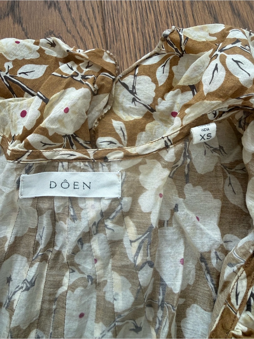 Doen Cream and Tan Floral Ruffle Tie-Front Blouse - Picture 2 of 4